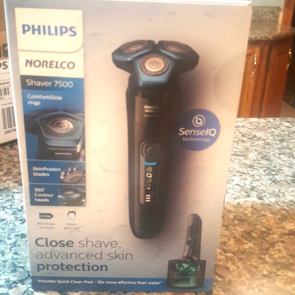 Philips Norelco Shaver 7500 new in box wet & drywireless electric shaver seale